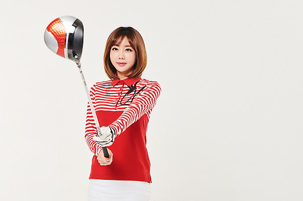 포토 JPG 스튜디오촬영 응시 여자 스포츠 골프 실내 한명 서기 미소 들기 상반신 20대 성인 앞모습 골프채 한국인 성인여자한명만 국내포토 1 시선 뷰포인트 모션 골프용품 표정 사람 동양인 청년 내부 구기 여자한명만 성인여자만 파일형식 스포츠용품 인종 여자만 성인만 오브젝트