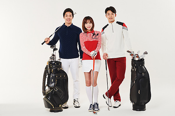 포토 JPG 스튜디오촬영 전신 여자 남자 스포츠 골프 실내 서기 미소 20대 성인 앞모습 세명 청춘 골프채 한국인 골프가방 성인만 국내포토 뷰포인트 컨셉 가방 모션 골프용품 표정 사람 동양인 청년 내부 구기 파일형식