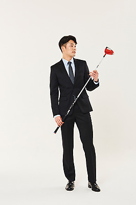 포토 JPG 스튜디오촬영 전신 응시 남자 스포츠 골프 실내 한명 서기 들기 20대 성인 앞모습 청춘 골프채 한국인 잡기 비즈니스맨 성인남자한명만 국내포토 1 시선 뷰포인트 컨셉 비즈니스 모션 골프용품 사람 동양인 청년 내부 구기 직장인 남자한명만 성인남자만 파일형식