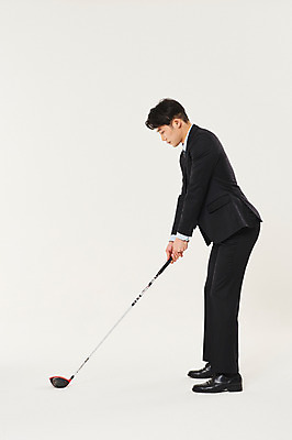포토 JPG 스튜디오촬영 전신 남자 스포츠 골프 실내 한명 서기 20대 성인 옆모습 청춘 골프채 한국인 잡기 비즈니스맨 준비 성인남자한명만 국내포토 1 뷰포인트 컨셉 비즈니스 모션 골프용품 사람 동양인 청년 내부 구기 직장인 남자한명만 성인남자만 파일형식