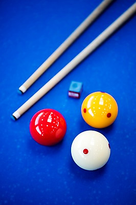 포토 JPG 스포츠용품 스포츠 실내 근접촬영 사람없음 여러개 당구 오브젝트 큐 초크 당구공 당구용품 당구대 당구채 당구장 국내포토 뷰포인트 다수 공 내부 구기 파일형식