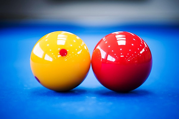 포토 JPG 스포츠용품 스포츠 실내 근접촬영 사람없음 파란색 두개 당구 오브젝트 당구공 당구용품 당구대 당구장 국내포토 뷰포인트 컬러 2 공 내부 구기 파일형식