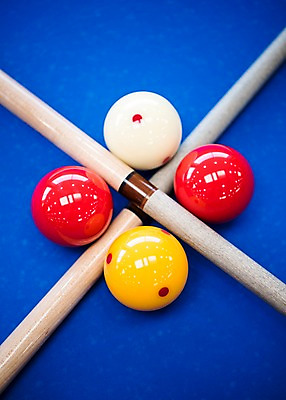 포토 JPG 스포츠용품 스포츠 실내 근접촬영 사람없음 파란색 여러개 두개 당구 오브젝트 큐 당구공 당구용품 당구대 당구채 국내포토 뷰포인트 컬러 다수 2 공 내부 구기 파일형식