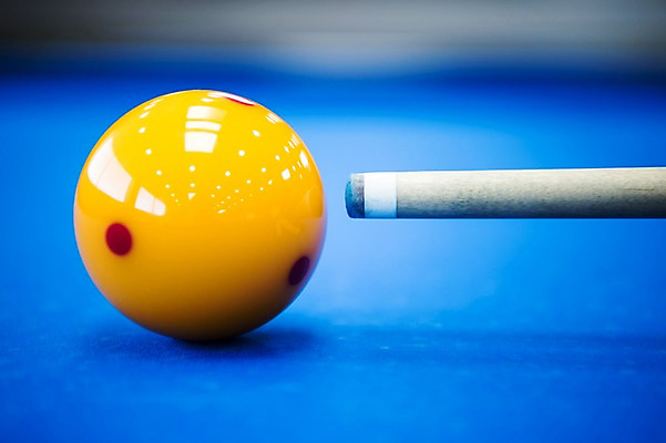 포토 JPG 스포츠용품 스포츠 실내 근접촬영 사람없음 파란색 한개 주황색 당구 오브젝트 큐 당구공 당구용품 당구대 당구채 당구장 국내포토 1 뷰포인트 컬러 공 내부 구기 파일형식
