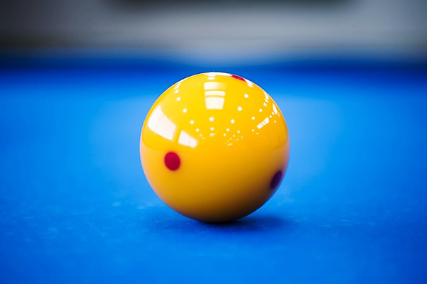 포토 JPG 스포츠용품 스포츠 실내 근접촬영 사람없음 파란색 한개 주황색 당구 오브젝트 당구공 당구용품 당구대 국내포토 1 뷰포인트 컬러 공 내부 구기 파일형식