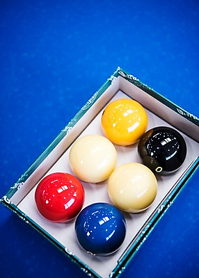 포토 JPG 스포츠용품 스포츠 실내 근접촬영 사람없음 파란색 상자 컬러풀 여러개 당구 오브젝트 당구공 당구용품 당구대 국내포토 뷰포인트 컬러 다수 공 내부 구기 파일형식