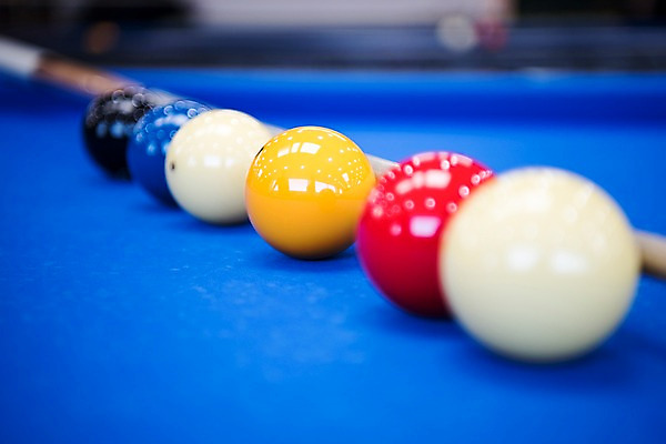 포토 JPG 스포츠용품 스포츠 실내 근접촬영 사람없음 파란색 컬러풀 여러개 당구 오브젝트 큐 당구공 당구용품 당구대 당구채 국내포토 뷰포인트 컬러 다수 공 내부 구기 파일형식