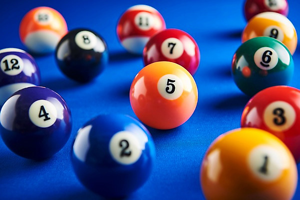 포토 JPG 스포츠용품 스포츠 실내 근접촬영 사람없음 파란색 컬러풀 숫자 여러개 당구 오브젝트 당구공 당구용품 당구대 국내포토 문자 뷰포인트 컬러 다수 공 내부 구기 파일형식