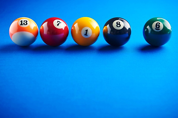 포토 JPG 스포츠용품 스포츠 실내 근접촬영 사람없음 파란색 컬러풀 숫자 여러개 당구 오브젝트 당구공 당구용품 당구대 국내포토 문자 뷰포인트 컬러 다수 공 내부 구기 파일형식