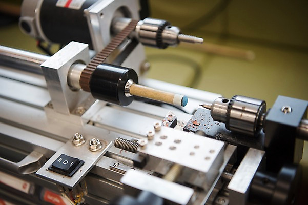 포토 JPG 손 공장 실내 근접촬영 사람없음 신체부위 기계 제조 당구 오브젝트 당구채 국내포토 뷰포인트 공업 사람 내부 구기 당구용품 파일형식