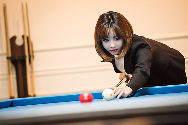 포토 JPG 여자 실내 한명 서기 사람 상반신 20대 성인 앞모습 아웃포커스 한국인 직장인 비즈니스우먼 당구공 당구채 회식 성인여자한명만 국내포토 직업 1 뷰포인트 비즈니스 공 모션 촬영기법 동양인 청년 내부 식사 당구용품 여자한명만 성인여자만 파일형식