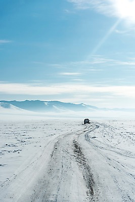 포토 JPG 주간 아시아 여행 겨울 자동차 하늘 산 사람없음 야외 빛 설원 눈 몽골 국내포토 자연요소 계절 나라 육상교통 날씨 눈_날씨 파일형식