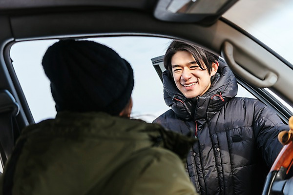 포토 JPG 주간 커플 응시 여자 남자 아시아 여행 겨울 자동차 아웃도어 서기 웃음 상반신 20대 성인 두명 앞모습 뒷모습 아웃포커스 여행객 한국인 눈 몽골 차안 성인만 국내포토 자연요소 시선 계절 나라 육상교통 뷰포인트 관계 모션 촬영기법 표정 사람 동양인 청년 파일형식 교통수단 인종 교통