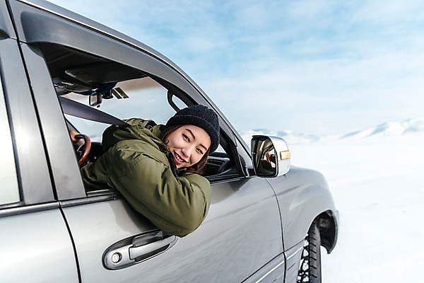 포토 JPG 주간 응시 여자 아시아 여행 겨울 창문 자동차 아웃도어 한명 웃음 앉기 상반신 20대 성인 옆모습 아웃포커스 여행객 기댐 한국인 눈 몽골 차안 성인여자한명만 국내포토 자연요소 1 시선 계절 나라 육상교통 뷰포인트 모션 날씨 촬영기법 표정 사람 동양인 청년 여자한명만 성인여자만 파일형식