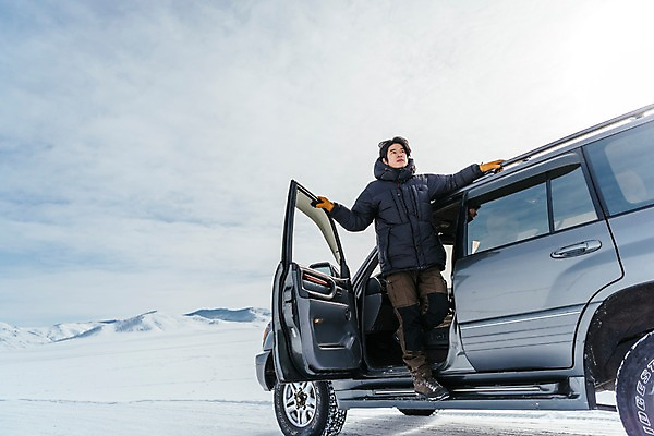 포토 JPG 주간 전신 응시 남자 아시아 여행 겨울 자동차 아웃도어 한명 서기 풍경 20대 성인 야외 앞모습 여행객 설원 한국인 눈 잡기 몽골 구경 차문 성인남자한명만 겨울풍경 국내포토 자연요소 1 시선 계절 나라 육상교통 뷰포인트 모션 날씨 눈_날씨 사람 동양인 청년 남자한명만 성인남자만 파일형식
