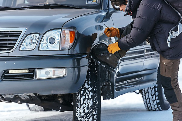 포토 JPG 주간 남자 아시아 여행 신발 겨울 자동차 아웃도어 한명 서기 상반신 20대 성인 야외 옆모습 아웃포커스 여행객 설원 한국인 눈 몽골 신발끈 신발끈묶기 성인남자한명만 국내포토 자연요소 1 계절 나라 육상교통 뷰포인트 모션 날씨 눈_날씨 촬영기법 사람 동양인 청년 묶기 남자한명만 성인남자만 파일형식