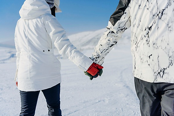 포토 JPG 주간 커플 여자 남자 겨울 스키장 상반신 20대 성인 야외 두명 뒷모습 걷기 손잡기 다정 한국인 눈 몽골 성인만 국내포토 자연요소 계절 아시아 뷰포인트 컨셉 관계 모션 날씨 사람 동양인 청년 파일형식