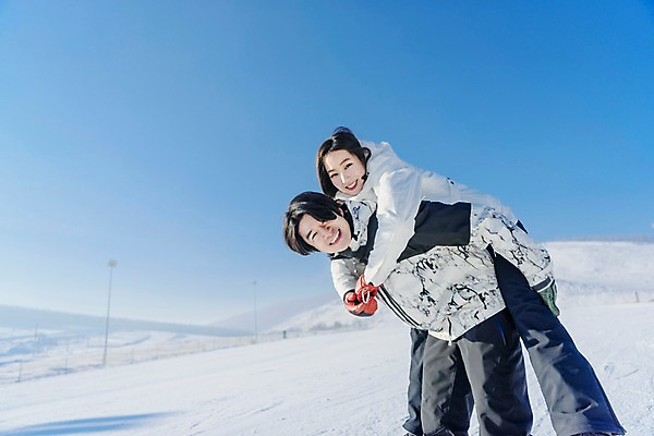 포토 JPG 주간 커플 여자 남자 겨울 하늘 스키장 서기 미소 상반신 20대 성인 야외 두명 옆모습 다정 한국인 눈 몽골 즐거움 업기 성인만 국내포토 자연요소 계절 감정 아시아 뷰포인트 컨셉 관계 모션 날씨 표정 사람 동양인 청년 파일형식