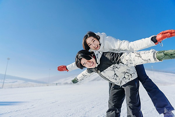 포토 JPG 주간 커플 여자 남자 겨울 하늘 팔벌리기 스키장 서기 미소 상반신 20대 성인 야외 두명 옆모습 다정 한국인 눈 몽골 즐거움 업기 성인만 국내포토 자연요소 계절 감정 아시아 뷰포인트 컨셉 관계 모션 날씨 표정 사람 동양인 청년 파일형식