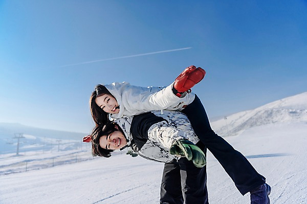 포토 JPG 주간 커플 여자 남자 겨울 하늘 팔벌리기 스키장 서기 미소 상반신 20대 성인 야외 두명 옆모습 다정 한국인 눈 몽골 즐거움 업기 성인만 국내포토 자연요소 계절 감정 아시아 뷰포인트 컨셉 관계 모션 날씨 표정 사람 동양인 청년 파일형식
