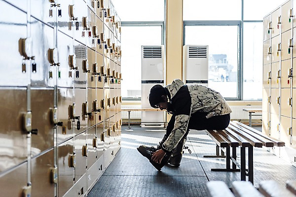 포토 JPG 전신 남자 겨울 벤치 스키장 실내 한명 앉기 20대 성인 옆모습 한국인 몽골 사물함 스키화 착용 성인남자한명만 국내포토 1 계절 아시아 뷰포인트 의자 모션 사람 동양인 청년 내부 스키장비 남자한명만 성인남자만 파일형식