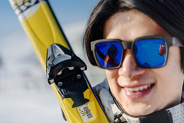 포토 JPG 주간 남자 얼굴 겨울 스키장 한명 미소 들기 근접촬영 20대 성인 야외 선글라스 반사 한국인 눈 몽골 즐거움 스키장비 성인남자한명만 국내포토 자연요소 1 계절 감정 아시아 안경 스포츠용품 뷰포인트 모션 날씨 표정 사람 동양인 청년 신체부위 남자한명만 성인남자만 파일형식