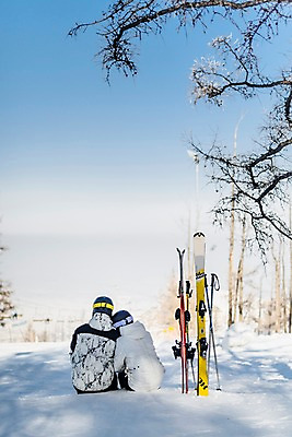 포토 JPG 주간 커플 여자 남자 겨울 하늘 스키 스키장 앉기 상반신 20대 성인 야외 두명 뒷모습 기댐 다정 한국인 눈 몽골 스키장비 성인만 국내포토 자연요소 계절 아시아 스포츠용품 뷰포인트 컨셉 관계 모션 날씨 겨울스포츠 사람 동양인 청년 파일형식
