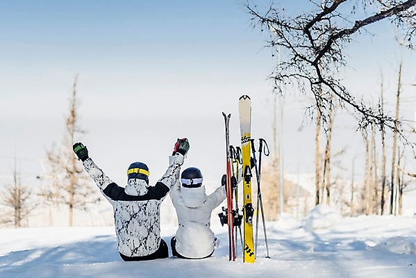 포토 JPG 주간 커플 여자 남자 겨울 스키 스키장 앉기 상반신 20대 성인 야외 두명 뒷모습 손들기 다정 한국인 눈 몽골 스키장비 성인만 국내포토 자연요소 계절 아시아 스포츠용품 뷰포인트 컨셉 관계 모션 날씨 겨울스포츠 사람 동양인 청년 파일형식