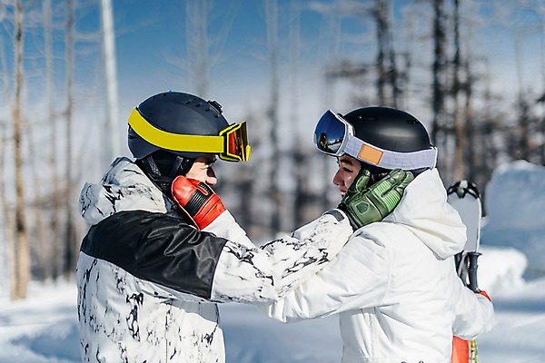 포토 JPG 주간 커플 여자 남자 겨울 스키장 서기 미소 상반신 20대 성인 야외 두명 옆모습 다정 만지기 한국인 눈 몽골 스키장비 성인만 국내포토 자연요소 계절 아시아 스포츠용품 뷰포인트 컨셉 관계 모션 날씨 표정 사람 동양인 청년 파일형식