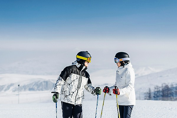포토 JPG 주간 커플 여자 남자 겨울 하늘 스키 스키장 상반신 20대 성인 야외 두명 옆모습 마주보기 한국인 눈 몽골 성인만 스키타기 국내포토 자연요소 계절 아시아 뷰포인트 관계 모션 날씨 겨울스포츠 사람 동양인 청년 파일형식