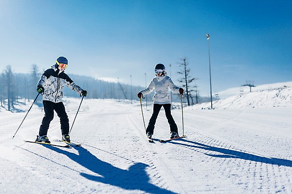 포토 JPG 주간 전신 커플 여자 남자 겨울 하늘 스키 스키장 20대 성인 야외 두명 앞모습 한국인 눈 몽골 성인만 스키타기 국내포토 자연요소 계절 아시아 뷰포인트 관계 날씨 겨울스포츠 사람 동양인 청년 파일형식