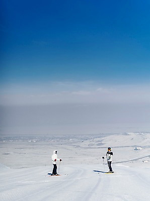 포토 JPG 주간 전신 커플 여자 남자 겨울 하늘 스키 스키장 서기 20대 성인 야외 두명 옆모습 한국인 눈 몽골 성인만 국내포토 자연요소 계절 아시아 뷰포인트 관계 모션 날씨 겨울스포츠 사람 동양인 청년 파일형식