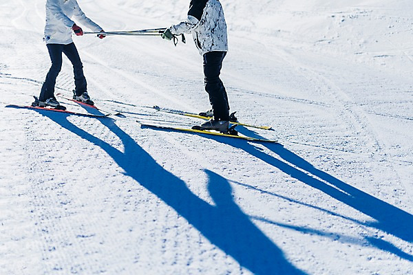 포토 JPG 주간 커플 여자 남자 겨울 스키 스키장 그림자 20대 성인 야외 두명 옆모습 다정 한국인 하반신 눈 몽골 스키강습 성인만 국내포토 자연요소 계절 아시아 뷰포인트 컨셉 관계 날씨 겨울스포츠 사람 동양인 청년 파일형식