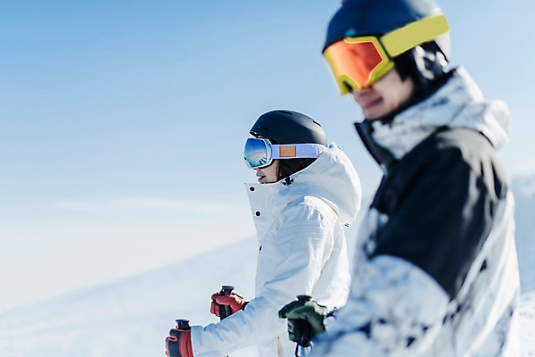 포토 JPG 주간 커플 응시 여자 남자 겨울 스키장 서기 상반신 20대 성인 야외 두명 옆모습 아웃포커스 한국인 눈 몽골 성인만 국내포토 자연요소 시선 계절 아시아 뷰포인트 관계 모션 날씨 촬영기법 사람 동양인 청년 파일형식