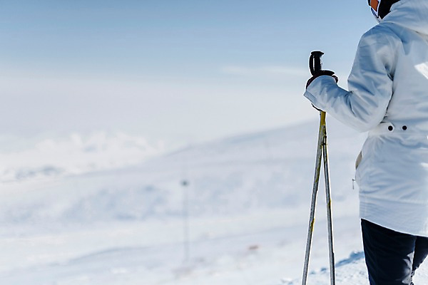 포토 JPG 주간 여자 겨울 스키 스키장 한명 서기 들기 상반신 20대 성인 야외 옆모습 한국인 눈 몽골 폴 성인여자한명만 국내포토 자연요소 1 계절 아시아 뷰포인트 모션 날씨 겨울스포츠 사람 동양인 청년 스키용품 여자한명만 성인여자만 파일형식