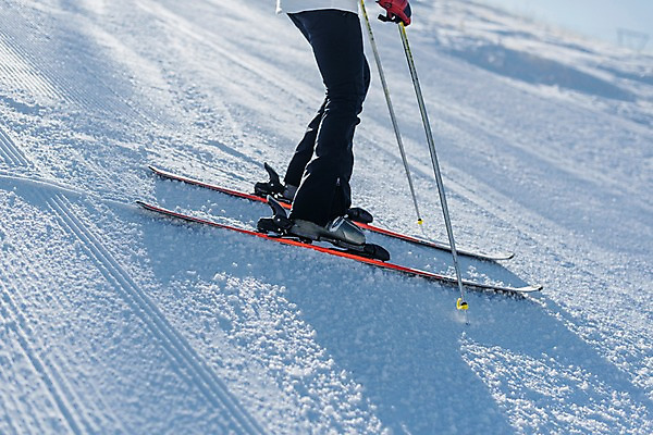 포토 JPG 주간 여자 겨울 스키 스키장 한명 20대 성인 야외 옆모습 한국인 하반신 눈 몽골 성인여자한명만 스키타기 국내포토 자연요소 1 계절 아시아 뷰포인트 날씨 겨울스포츠 사람 동양인 청년 여자한명만 성인여자만 파일형식