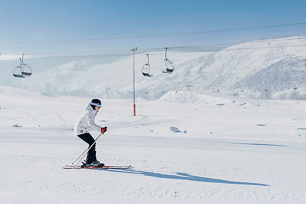 포토 JPG 주간 전신 여자 겨울 스키 스키장 한명 20대 성인 야외 옆모습 한국인 눈 몽골 스키리프트 성인여자한명만 스키타기 국내포토 자연요소 1 계절 아시아 뷰포인트 날씨 겨울스포츠 사람 동양인 청년 리프트 여자한명만 성인여자만 파일형식