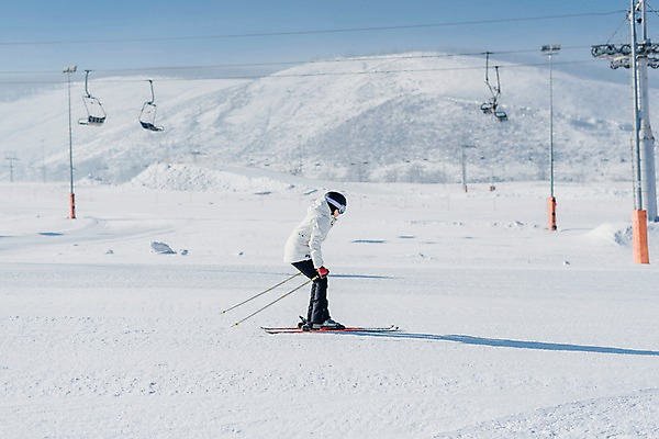 포토 JPG 주간 전신 여자 겨울 스키 스키장 한명 20대 성인 야외 옆모습 한국인 눈 몽골 스키리프트 성인여자한명만 스키타기 국내포토 자연요소 1 계절 아시아 뷰포인트 날씨 겨울스포츠 사람 동양인 청년 리프트 여자한명만 성인여자만 파일형식