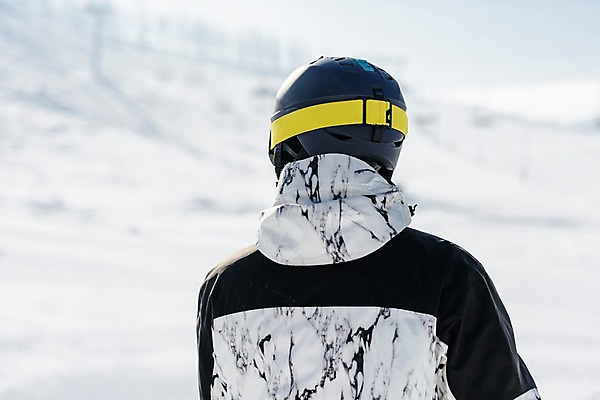 포토 JPG 주간 남자 겨울 스키 스키장 한명 서기 상반신 20대 성인 야외 뒷모습 한국인 눈 몽골 성인남자한명만 국내포토 자연요소 1 계절 아시아 뷰포인트 모션 날씨 겨울스포츠 사람 동양인 청년 남자한명만 성인남자만 파일형식