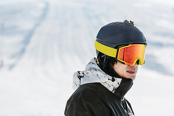 포토 JPG 주간 남자 겨울 스키 스키장 한명 서기 상반신 20대 성인 야외 옆모습 한국인 눈 몽골 성인남자한명만 국내포토 자연요소 1 계절 아시아 뷰포인트 모션 날씨 겨울스포츠 사람 동양인 청년 남자한명만 성인남자만 파일형식