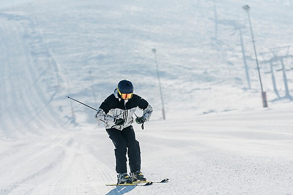 포토 JPG 주간 전신 남자 겨울 스키 스키장 한명 20대 성인 야외 앞모습 한국인 눈 몽골 성인남자한명만 스키타기 국내포토 자연요소 1 계절 아시아 뷰포인트 겨울스포츠 사람 동양인 청년 남자한명만 성인남자만 파일형식