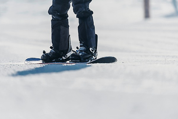 포토 JPG 주간 남자 겨울 스키장 한명 20대 성인 야외 앞모습 한국인 하반신 눈 스노우보드 몽골 성인남자한명만 국내포토 자연요소 1 계절 아시아 뷰포인트 날씨 사람 동양인 청년 보드_스포츠 남자한명만 성인남자만 파일형식