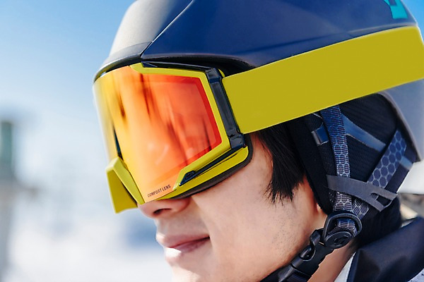 포토 JPG 주간 남자 얼굴 겨울 스키장 한명 근접촬영 상반신 20대 성인 야외 옆모습 한국인 눈 몽골 스키고글 성인남자한명만 국내포토 자연요소 1 계절 아시아 뷰포인트 날씨 사람 동양인 청년 신체부위 남자한명만 성인남자만 파일형식