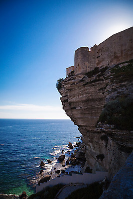 포토 JPG 해외이미지 캐릭터 유럽 모래 바다 자연 하늘 휴가 주택 풍경 사람없음 물 파란색 마을 어둠 프랑스 바위 흰색 저녁 땅 지중해 내추럴 코르시카 해외202004 해외포토 자연요소 나라 컬러 섬 건물 돌_바위 야간 생태계 파일형식 이미지허브