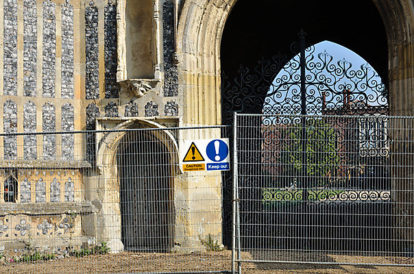 포토 JPG 해외이미지 디자인 외관 벽 건축양식 사다리 주택 석조 경고 사람없음 건물 바위 업무 중세 재산 수리 보호 유지 복원 옛날 회복 해외202004 해외포토 건축물 건축 컨셉 금융 돌_바위 도구 작업 역사 파일형식 이미지허브