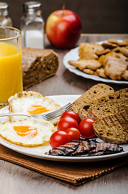 포토 JPG 해외이미지 전통 접시 영어 음식 빵 조각 백그라운드 크리스마스 오렌지 탁자 아침 치즈 주택 샌드위치 육류 돼지고기 요리 사람없음 빨간색 노란색 식당 계란 숟가락 맑음 식사 주스 튀김 흰색 신선 맛 아침식사 굽기 햄 브런치 토스트 베이컨 노른자 점심식사 고립 바이오 해로움 해외202004 해외포토 주간 문자 식기 기념일 음료 컬러 가구 컨셉 과일 식재료 날씨 유제품 수저 건물 상점 알 구이 파일형식 이미지허브
