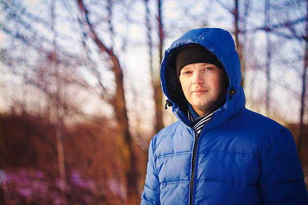 포토 JPG 해외이미지 라이프스타일 응시 계절 공원 남자 행복 스포츠 여행 포즈 백그라운드 겨울 자연 날씨 건강 한명 사람 야외 파란색 운동 노란색 유행 검은색 재킷 기쁨 흰색 신선 시간 숲 눈보라 스타일 카피스페이스 해외202004 해외포토 1 시선 공공시설 감정 컬러 눈_날씨 생활 공백 외투 생태계 파일형식 이미지허브