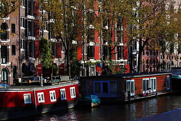 포토 JPG 해외이미지 나무 전통 유럽 벽 여행 건축양식 자동차 하늘 휴가 벽돌 거리 주택 풍경 사람없음 건물 물 여름 강 도시풍경 반사 교회 여행객 자전거 봄 도시 보트 역사 재산 상인 네덜란드 운하 암스테르담 옛날 해외202004 해외포토 자연요소 식물 건축물 계절 건축 나라 육상교통 배_교통 종교건축 사람 금융 바이크 파일형식 이미지허브