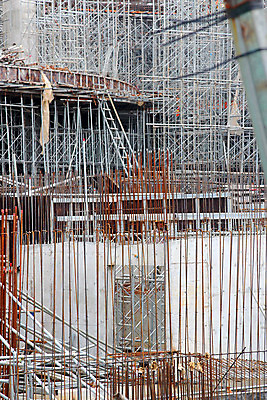 포토 JPG 해외이미지 산업 비즈니스 노동자 바닥 프레임 안전 사람없음 고층빌딩 힘 기둥 업무 바 붓기 보호 안전모 헬멧 위험 땅 기중기 무거움 발판 평행 개발 건축업자 계약자 마무리 방법 지원 철강 프로젝트 해외202004 해외포토 직업 건축 컨셉 모션 빌딩 작업 중장비 무게 안전장비 보호장비 계약 파일형식 이미지허브