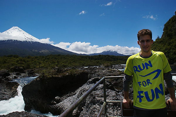 포토 JPG 해외이미지 모델 공원 남자 호수 여행 겨울 자연 하늘 휴가 산 한명 풍경 야외 초록색 물 파란색 가을 신선 남아메리카 숲 빙하 화산 칠레 전국 절정 해외202004 해외포토 자연요소 1 계절 공공시설 컬러 아메리카 사람 생태계 파일형식 이미지허브